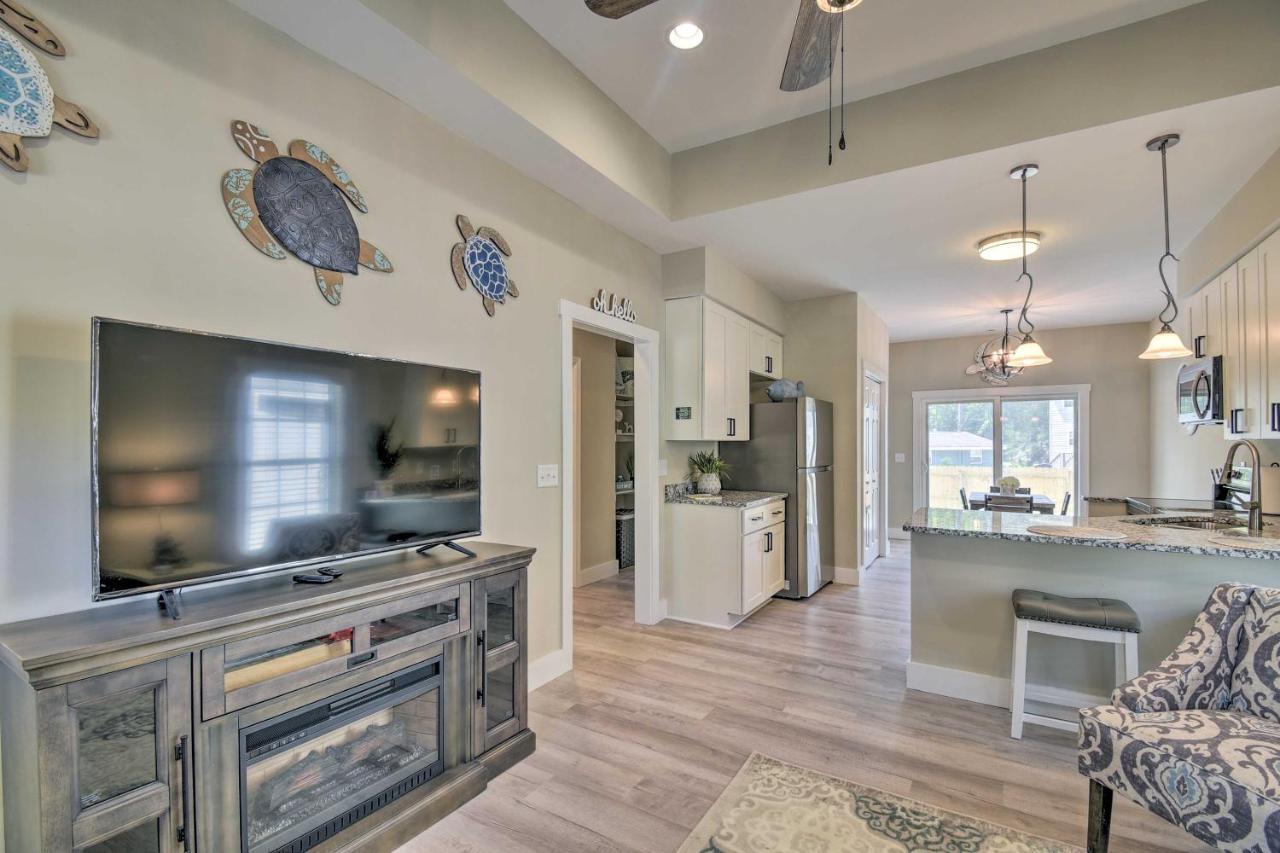 Ocean Isle Beach Home With Shared Lanai And Grill Exterior photo