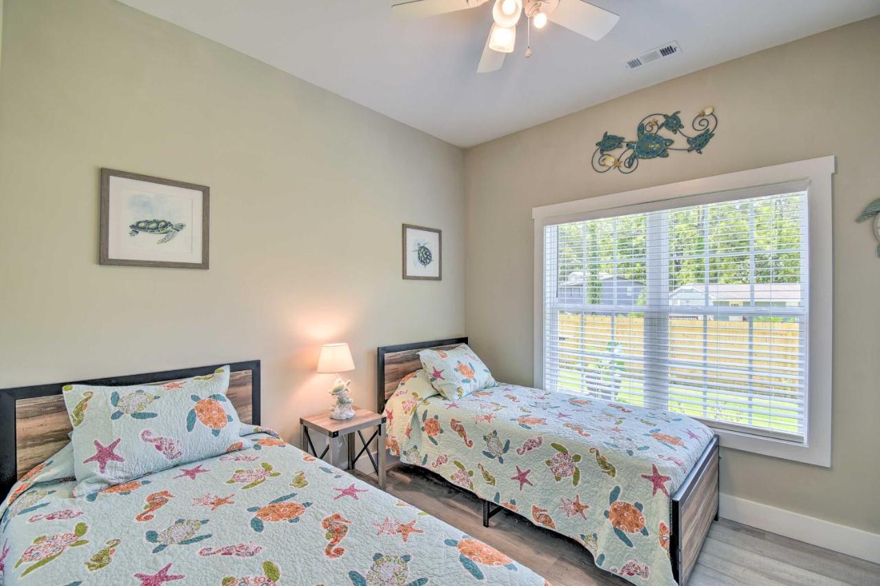 Ocean Isle Beach Home With Shared Lanai And Grill Exterior photo
