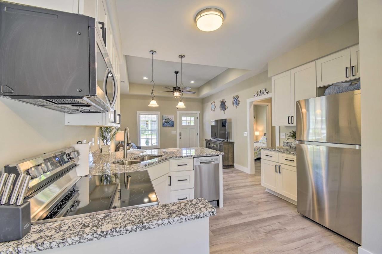 Ocean Isle Beach Home With Shared Lanai And Grill Exterior photo